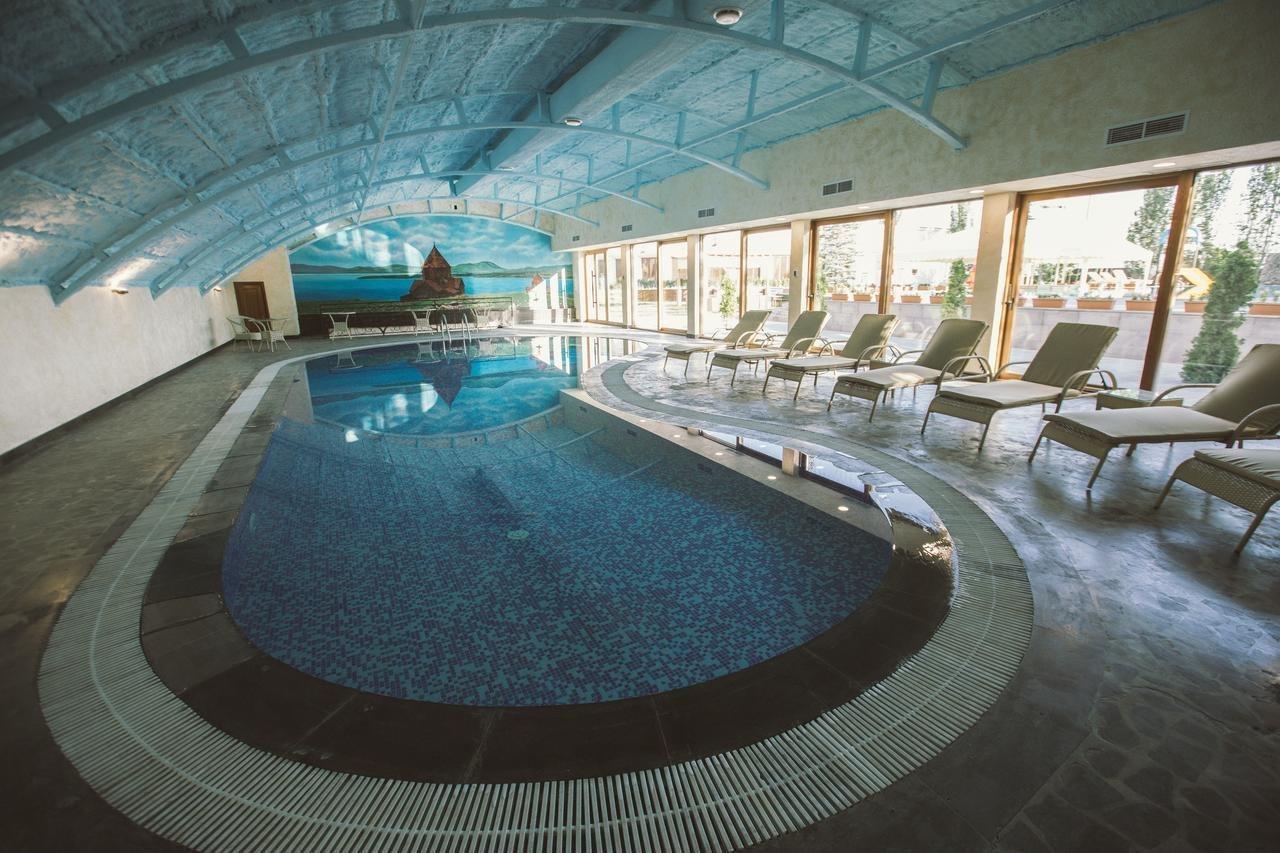 Caucasus Hotel Kasagh Exteriör bild Indoor pool