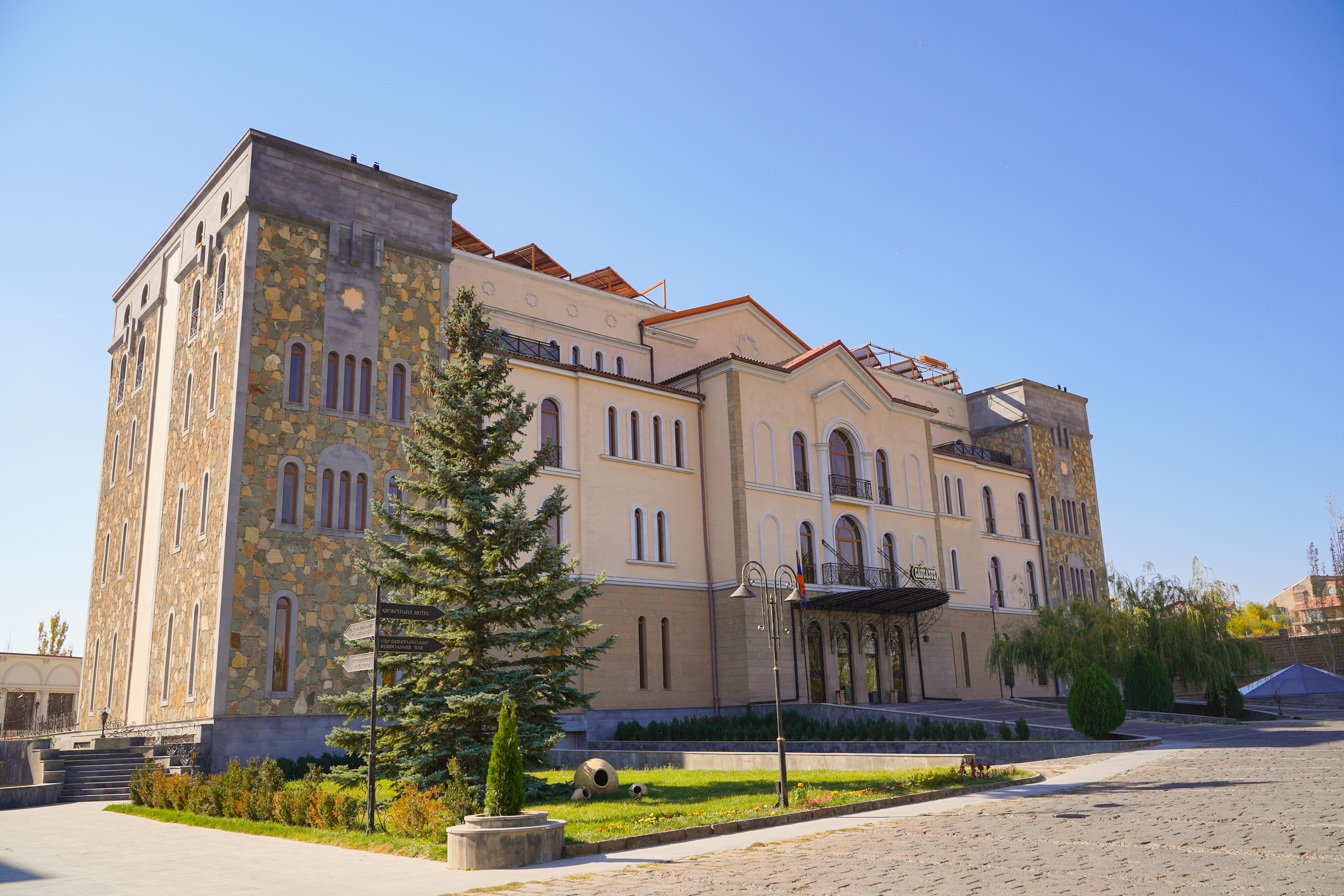 Caucasus Hotel Kasagh Exteriör bild The National Museum of the Republic of Dagestan