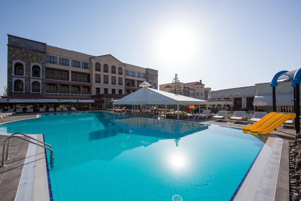 Caucasus Hotel Kasagh Exteriör bild The swimming pool at the hotel