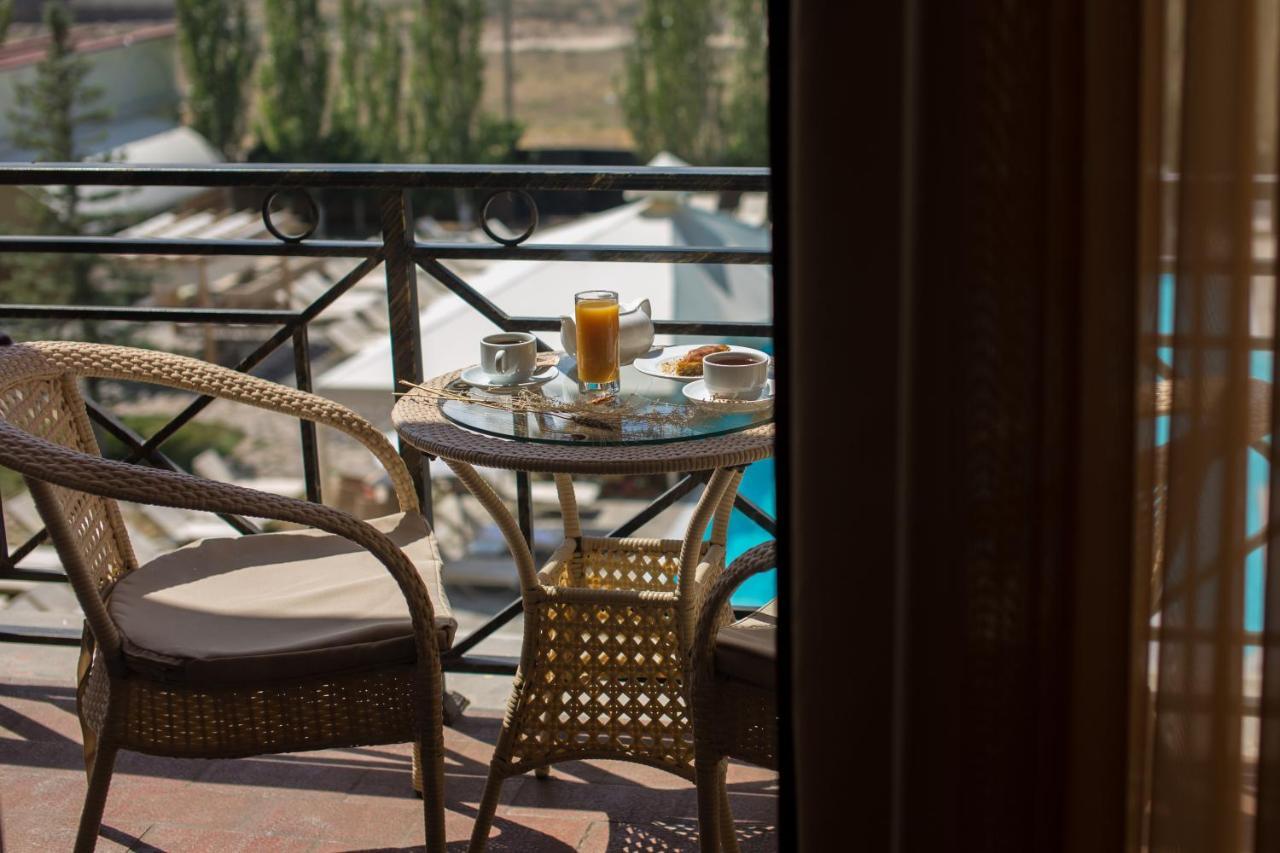 Caucasus Hotel Kasagh Exteriör bild A balcony